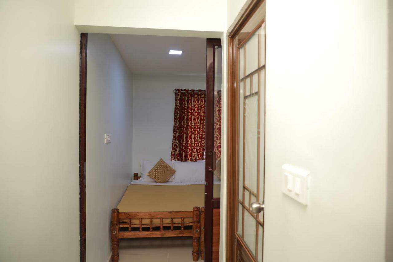 Bed and Breakfast Pavithram Residency Коллам Экстерьер фото